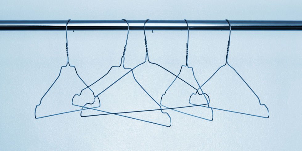 Wire Photo Hanger uses for wire hangers - ideas for reusing hangers Wire Photo Hanger uses for wire hangers - ideas for reusing hangers