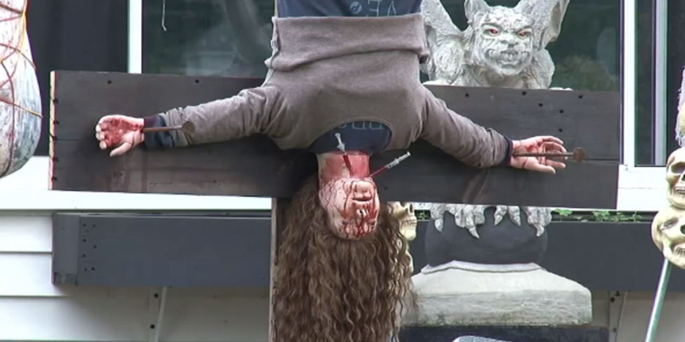 ohio familys gruesome halloween decorations are upsetting the neighbors vicki barrett in parma ohio