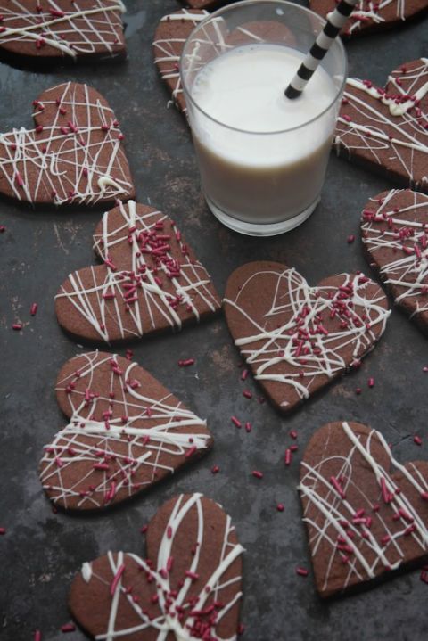 It's a brownie that's a cookie and a cookie that's a brownie. We don't even need a holiday to bake these babies.
Get the recipe from Shutterbean »