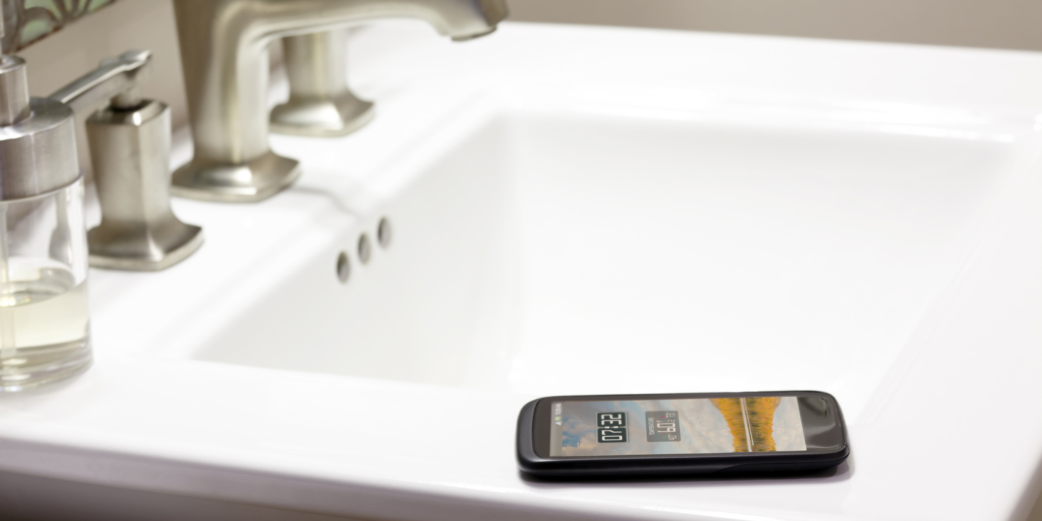 Is It Dangerous To Use Your Phone In The Bath at Tiara Adams blog