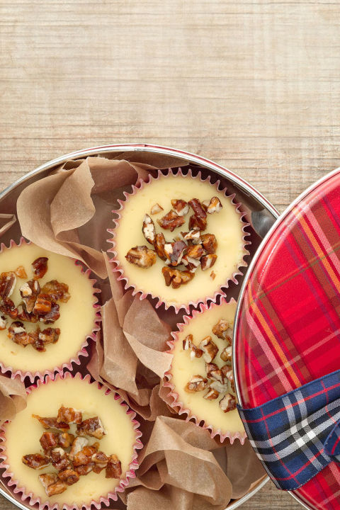 Mini Cheesecakes with Sugared Pecans pics foto Mini Cheesecakes with Sugared Pecans