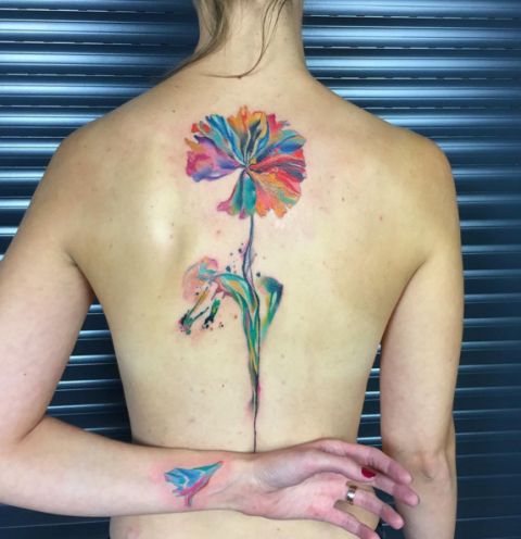 This rainbow flower by Ondrash is so pretty, you almost don't notice the best part: a small bunch of petals that have