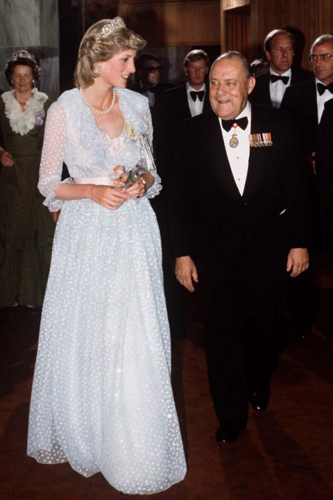 Princess Diana S 40 Best Dresses Royal Family Fashion Princess Diana Dress