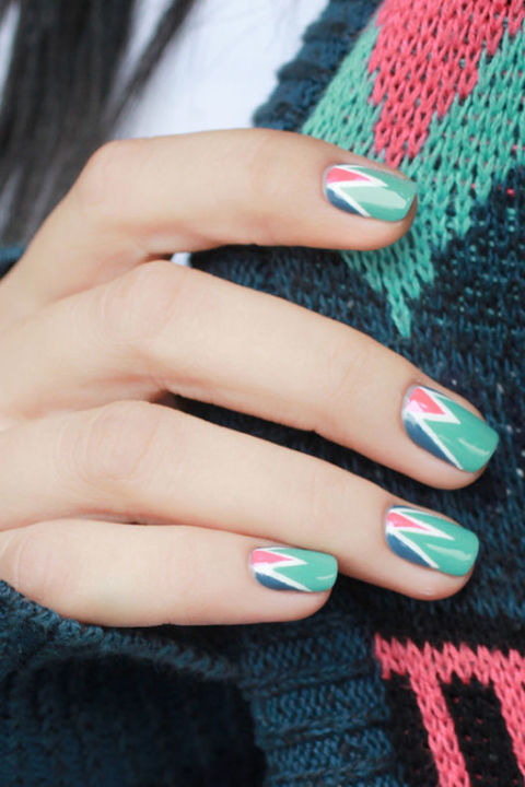 You've seen plenty of reverse French tip manis, but this one trades the typical oval-shapes or circular moons for a zig-zag design instead — and uses four gorgeous summer shades to boot.
See more at Pshiiit »