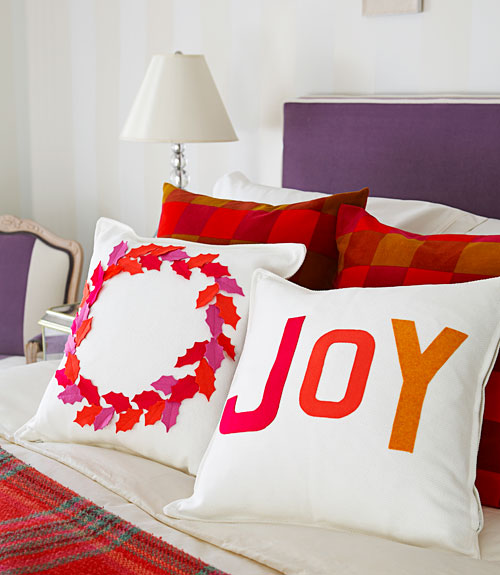 Decorating With Pillows how to decorate pillows with felt - felt christmas pillows directions Decorating With Pillows how to decorate pillows with felt - felt christmas pillows directions