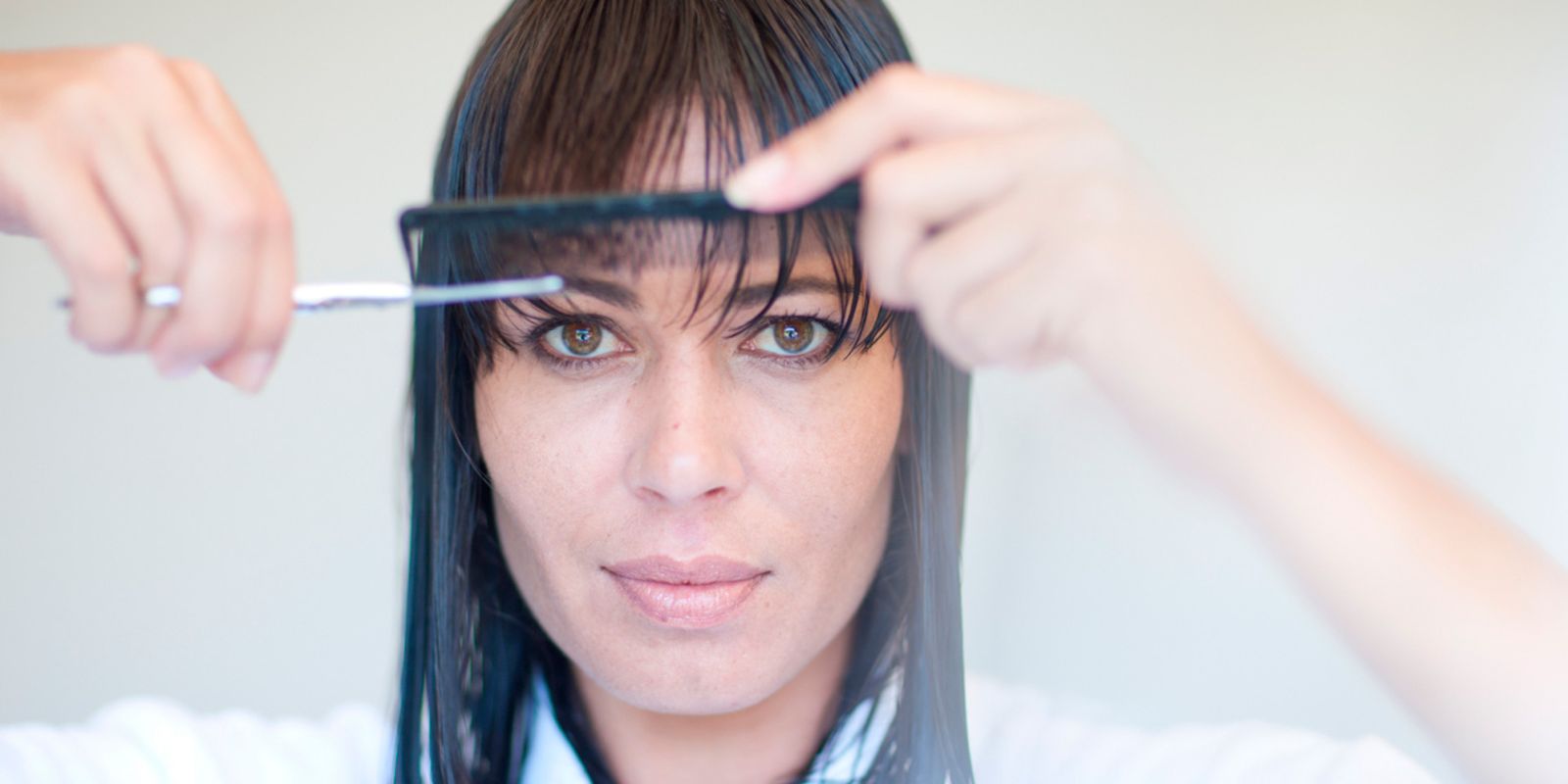 هل يتكاثر الشعر الأبيض عند نزعه؟