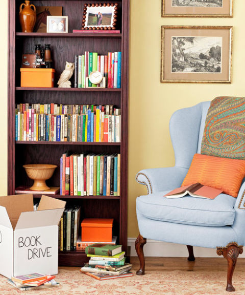 Library Tutorial On Arranging Books How To Arrange Books By Color _ 7 clever ways to display books in your ...